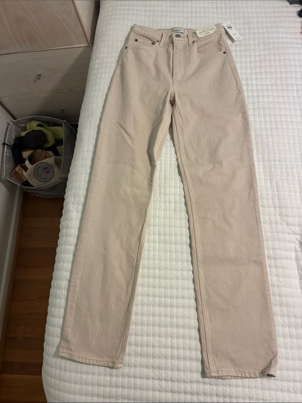 Abercrombie The 90’s Straight ultra high rise Jean- Light Beige